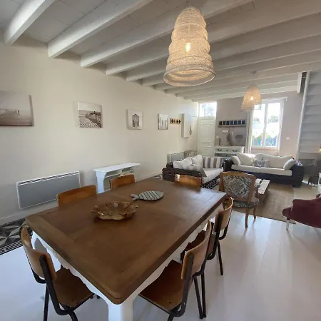 Charmante Maison A - Proche Centre Et Plage - Ideale Famille - Fr-1-709-42 Ferienhaus